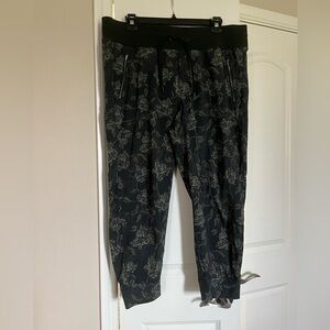 Athleta Trekkie north printed jogger women’s 18